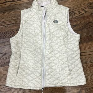 The North Face women’s Thermoball vest, XXL, ice gray